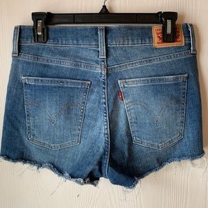 Levi’s Raw Hem Distressed Shorts - Size 28 Waist